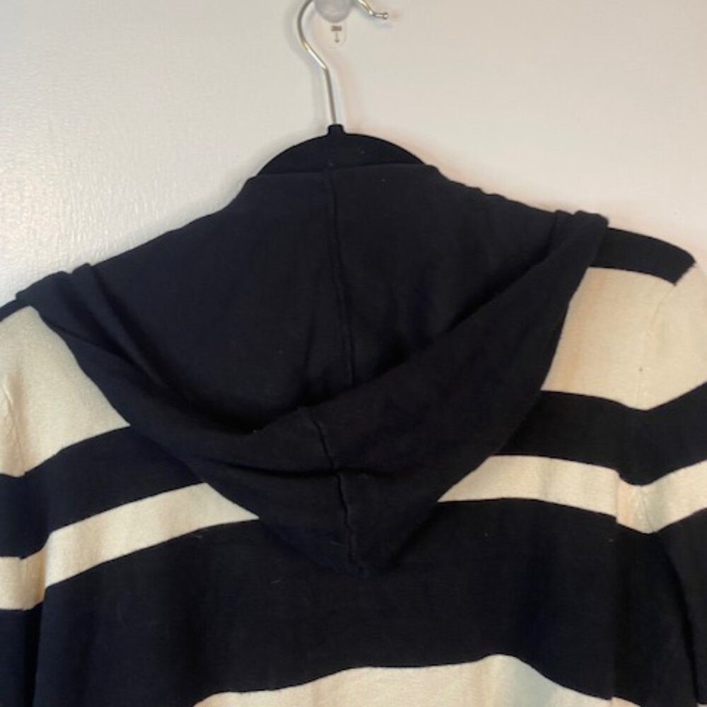 lyn black and white look sweater with hood - Picture 5 of 5